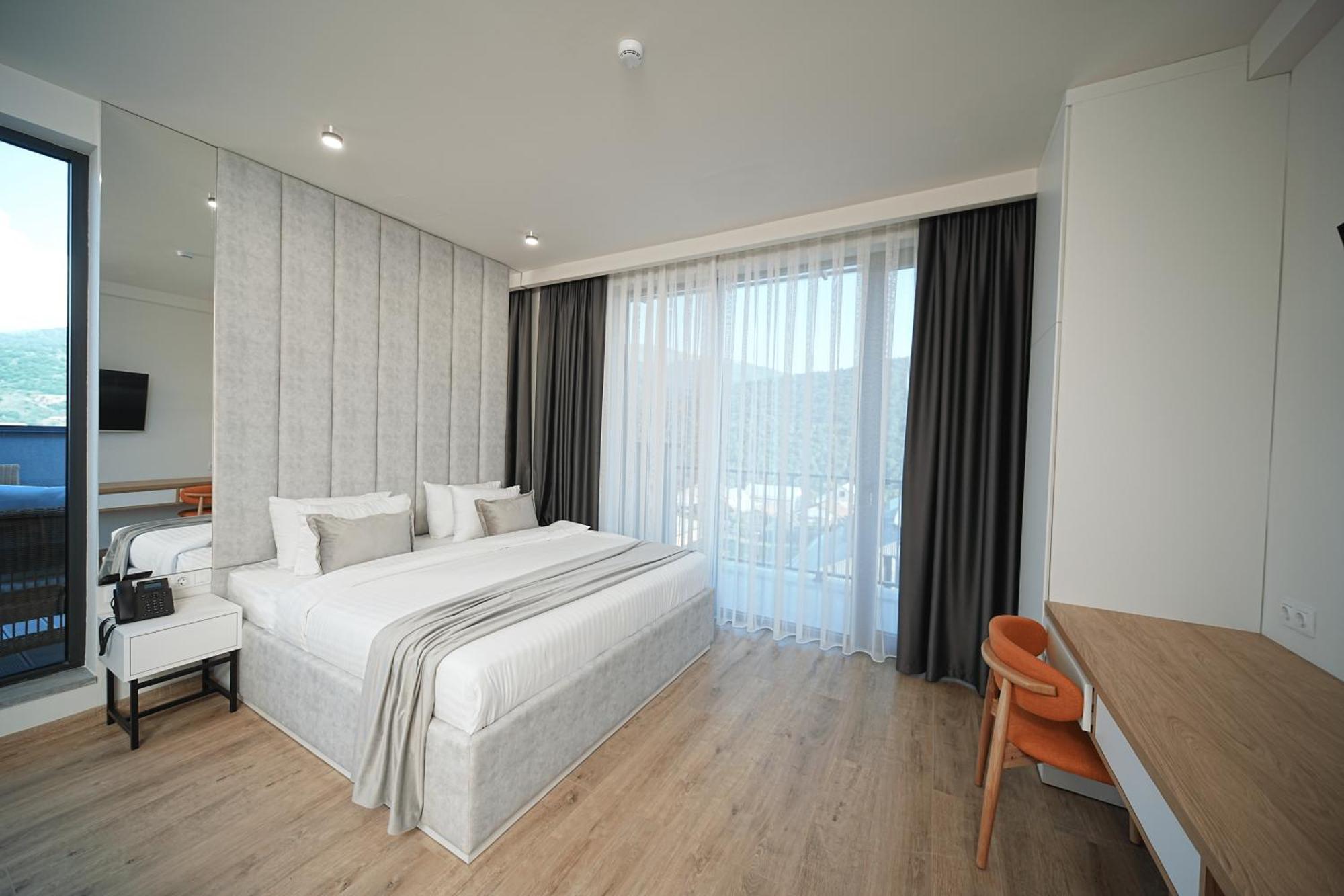 Dili Town Resort And Spa Dilijan Bagian luar foto