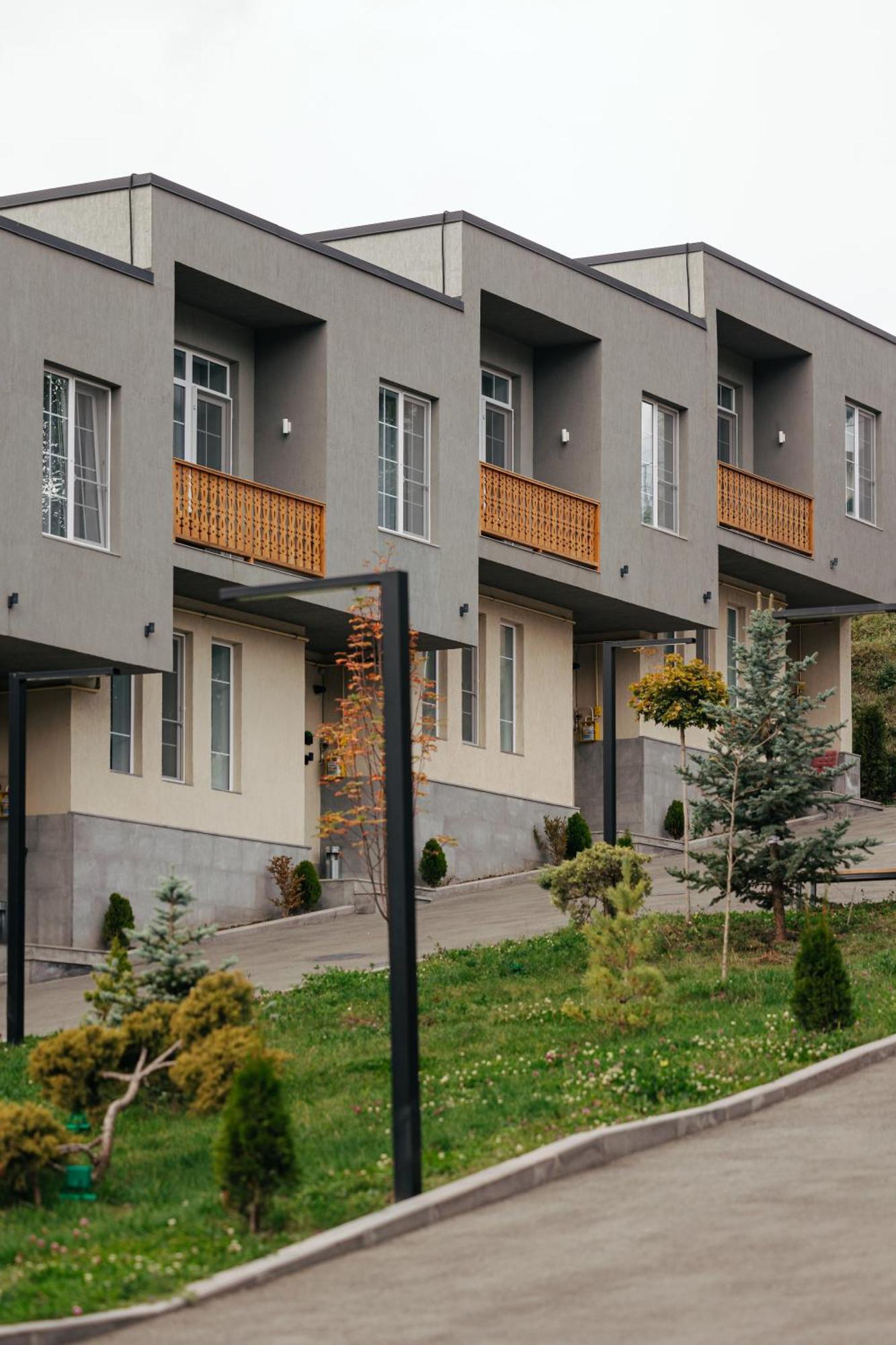 Dili Town Resort And Spa Dilijan Bagian luar foto